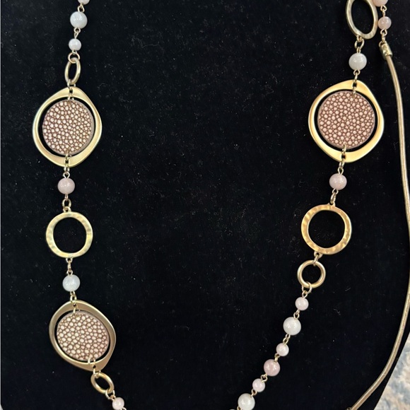 Elegant Gold and Soft Pink Necklace - Picture 6 of 8